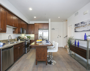 629 Traction Avenue - Photo Thumbnail 10