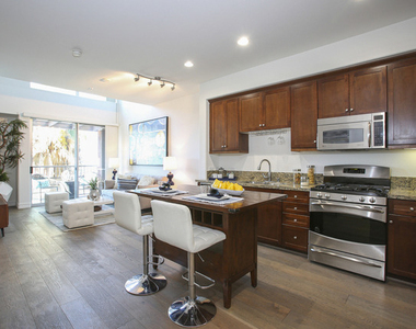 629 Traction Avenue - Photo Thumbnail 5