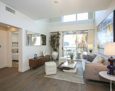 629 Traction Avenue - Photo Thumbnail 3