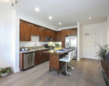 629 Traction Avenue - Photo Thumbnail 9