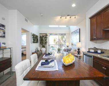 629 Traction Avenue - Photo Thumbnail 8