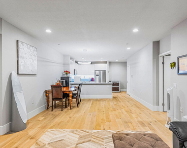 901 S Gramercy Drive - Photo Thumbnail 10