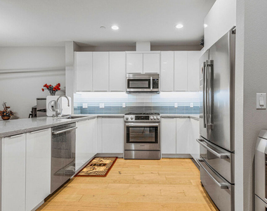 901 S Gramercy Drive - Photo Thumbnail 5