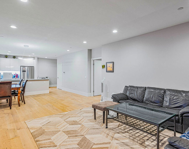 901 S Gramercy Drive - Photo Thumbnail 9