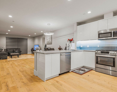 901 S Gramercy Drive - Photo Thumbnail 6