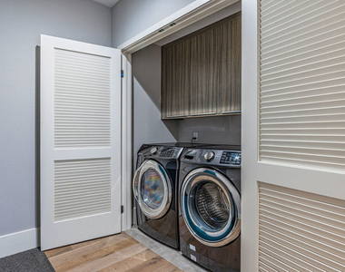 901 S Gramercy Drive - Photo Thumbnail 4