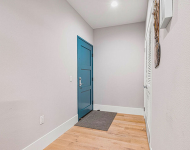 901 S Gramercy Drive - Photo Thumbnail 3