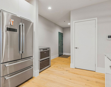 901 S Gramercy Drive - Photo Thumbnail 8