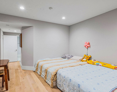 901 S Gramercy Drive - Photo Thumbnail 13