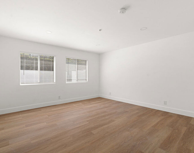 16100 W Sunset Boulevard - Photo Thumbnail 10