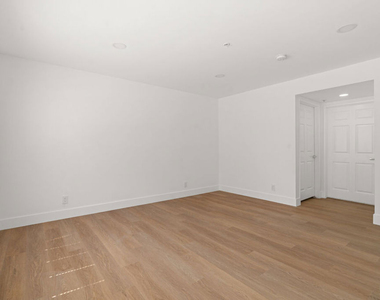 16100 W Sunset Boulevard - Photo Thumbnail 11