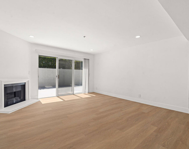 16100 W Sunset Boulevard - Photo Thumbnail 2