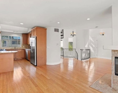 837 18th Street - Photo Thumbnail 7