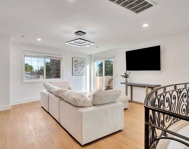 661 W Lemon Avenue - Photo Thumbnail 23