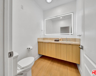 661 W Lemon Avenue - Photo Thumbnail 16
