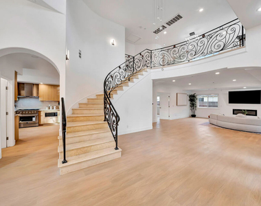 661 W Lemon Avenue - Photo Thumbnail 14