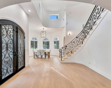 661 W Lemon Avenue - Photo Thumbnail 4