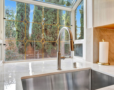 661 W Lemon Avenue - Photo Thumbnail 8