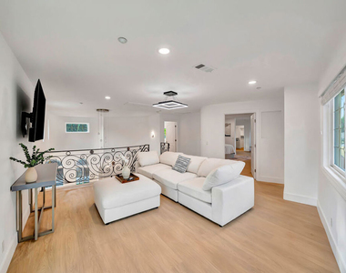 661 W Lemon Avenue - Photo Thumbnail 24