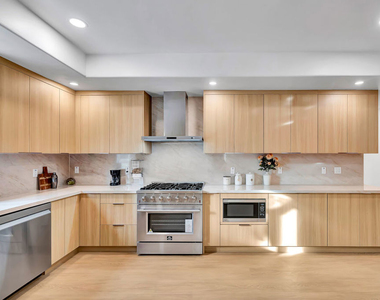 661 W Lemon Avenue - Photo Thumbnail 5