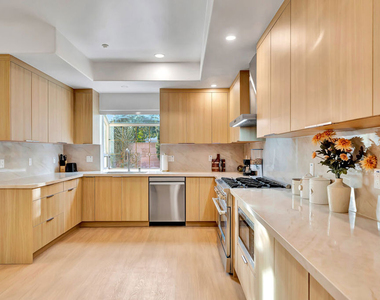 661 W Lemon Avenue - Photo Thumbnail 6