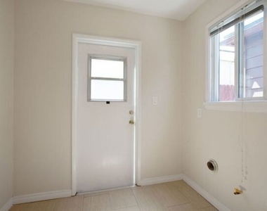 2604 S Garth Avenue - Photo Thumbnail 9