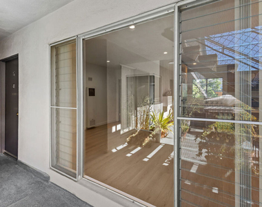 1152 N Poinsettia Place - Photo Thumbnail 9
