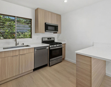 1152 N Poinsettia Place - Photo Thumbnail 14