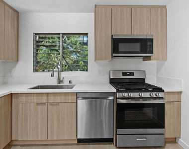 1152 N Poinsettia Place - Photo Thumbnail 15