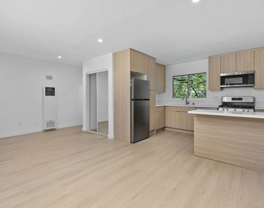 1152 N Poinsettia Place - Photo Thumbnail 12