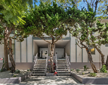 1152 N Poinsettia Place - Photo Thumbnail 3
