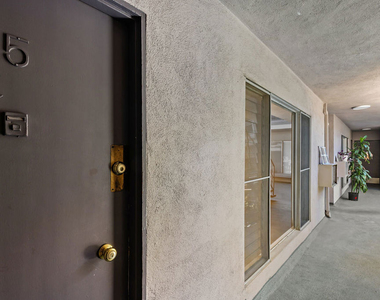 1152 N Poinsettia Place - Photo Thumbnail 8