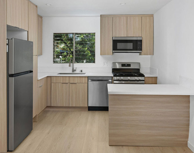 1152 N Poinsettia Place - Photo Thumbnail 13