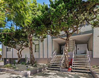 1152 N Poinsettia Place - Photo Thumbnail 7
