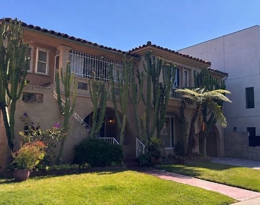 8232 Blackburn Avenue - Photo Thumbnail 14