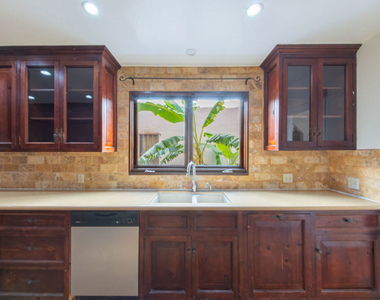 8232 Blackburn Avenue - Photo Thumbnail 5