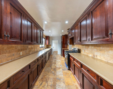 8232 Blackburn Avenue - Photo Thumbnail 4