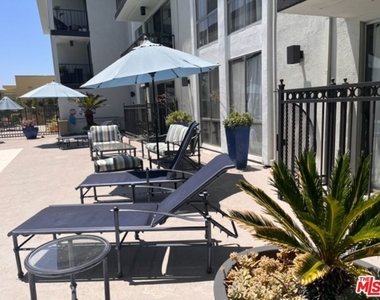 1351 N Crescent Heights - Photo Thumbnail 20