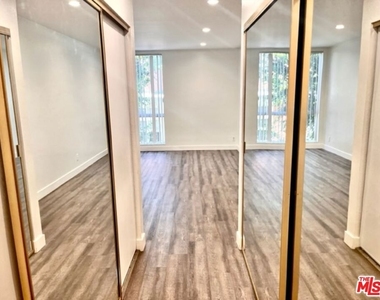 1351 N Crescent Heights - Photo Thumbnail 11
