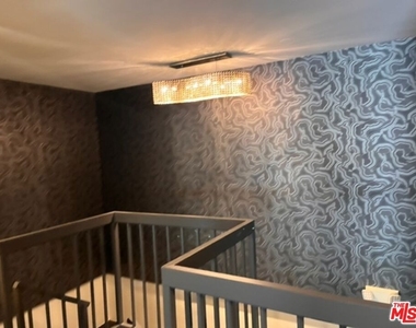 1351 N Crescent Heights - Photo Thumbnail 14