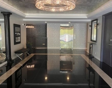 1351 N Crescent Heights - Photo Thumbnail 19