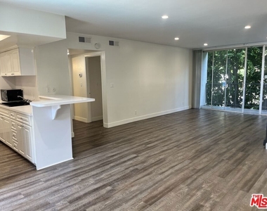 1351 N Crescent Heights - Photo Thumbnail 3