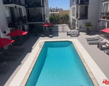 1351 N Crescent Heights - Photo Thumbnail 23