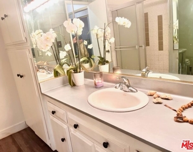 1351 N Crescent Heights - Photo Thumbnail 8