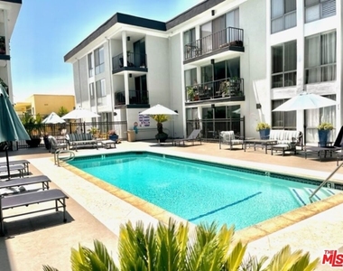1351 N Crescent Heights - Photo Thumbnail 22