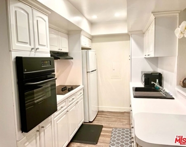 1351 N Crescent Heights - Photo Thumbnail 4