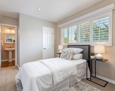 2302 Duxbury Circle - Photo Thumbnail 10