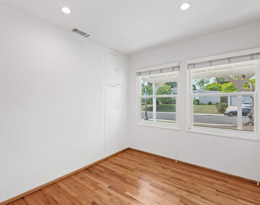7746 Boeing Avenue - Photo Thumbnail 10