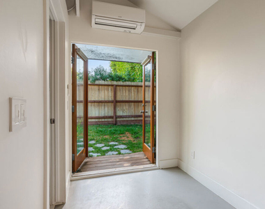 2401 32nd Street - Photo Thumbnail 10