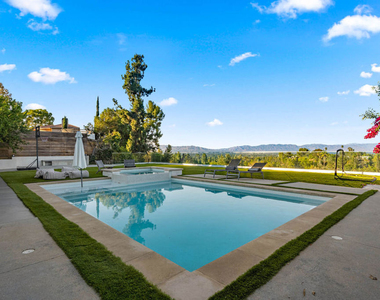 20461 Coulson Street - Photo Thumbnail 12